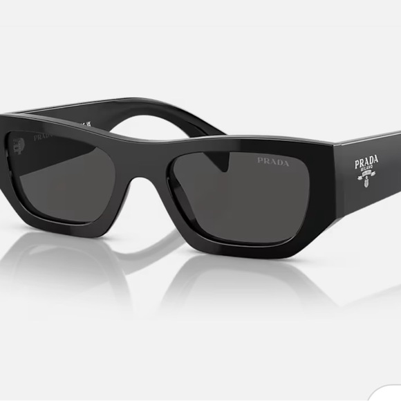 PRADA Black sunglasses - Picture 1 of 9